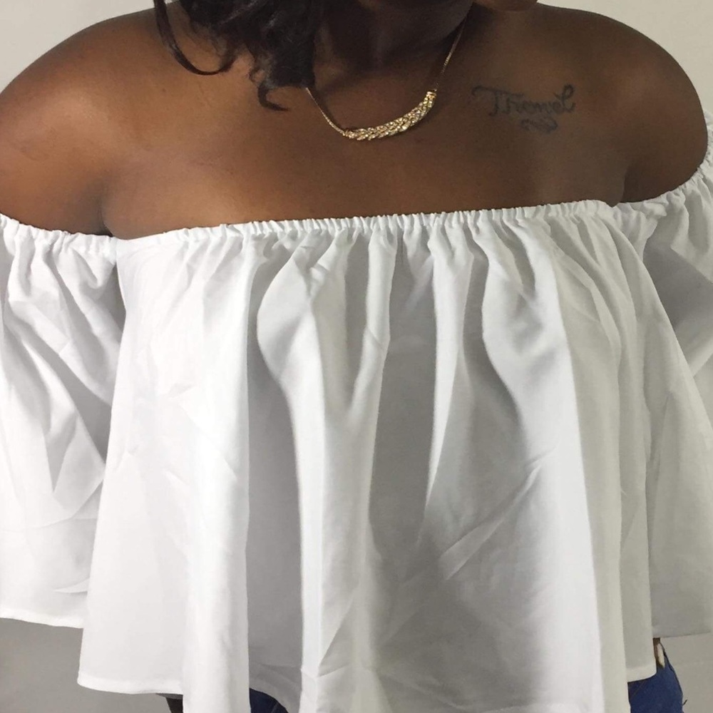 White henney pelum top. (Boutique item)